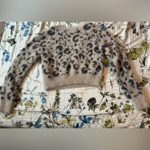 SO Leopard Print Fuzzy Crop Sweater